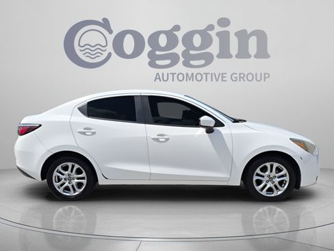Used 2017 Toyota Yaris iA FWD image 7