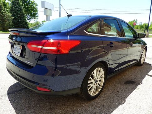 Used 2017 Ford Focus Titanium FWD image 12