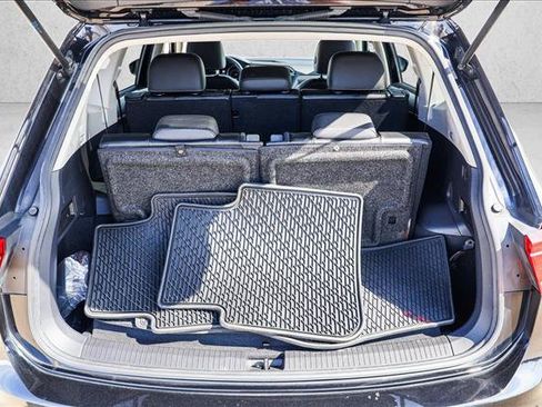 Used 2021 Volkswagen Tiguan SE w/ Panoramic Sunroof Package FWD image 23