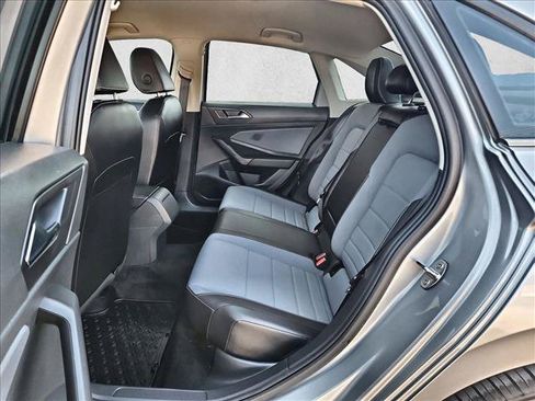 Used 2025 Volkswagen Jetta SE FWD image 16