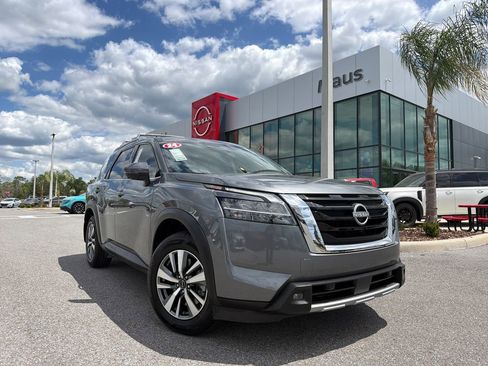 Used 2024 Nissan Pathfinder SL w/ Lighting Package (N92) FWD image 1