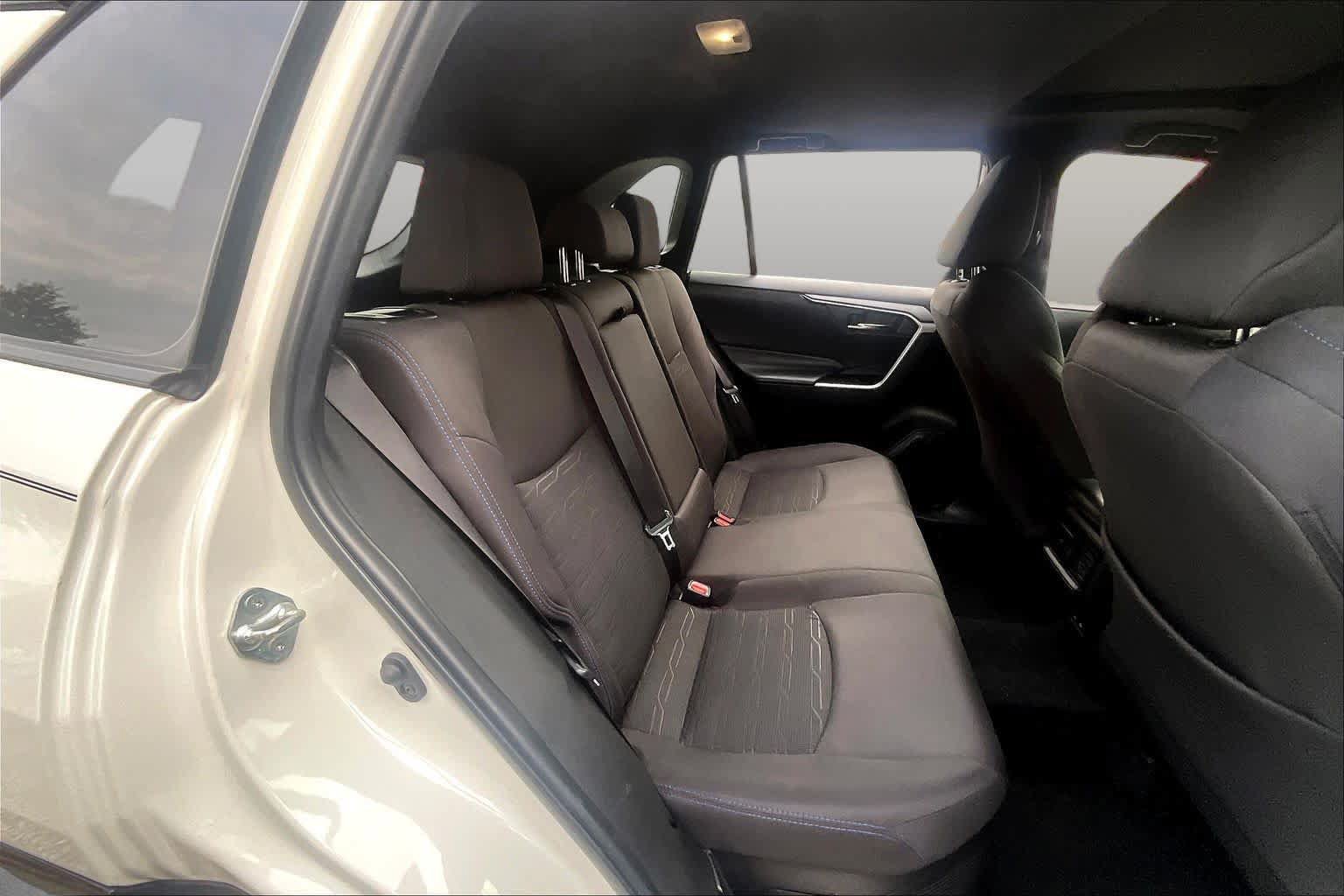 Used 2022 Toyota RAV4 SE w/ Convenience Package AWD/4WD image 21