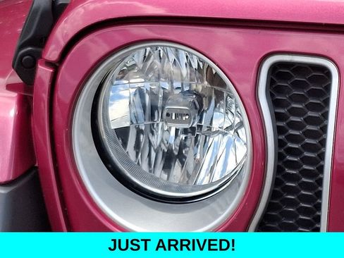 Used 2022 Jeep Wrangler Unlimited Sahara AWD/4WD image 8