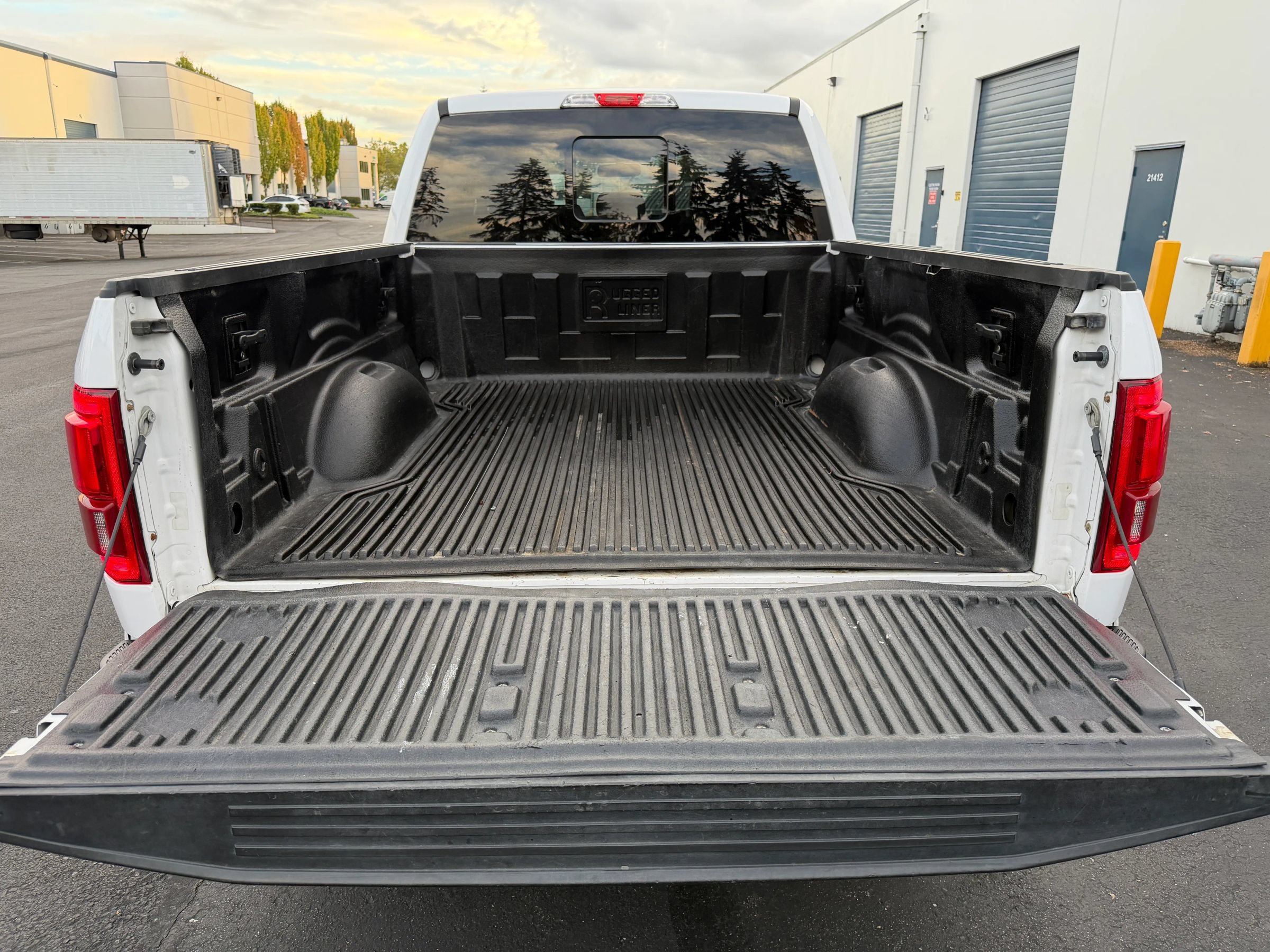 Used 2015 Ford F150 Lariat w/ Equipment Group 501A Mid AWD/4WD image 21