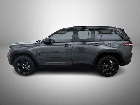 Certified 2023 Jeep Grand Cherokee Altitude image 8