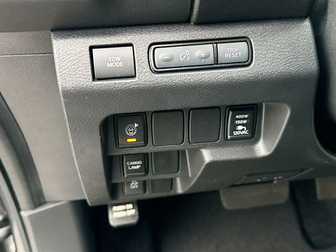 Used 2024 Nissan Frontier SV w/ SV Convenience Package image 9