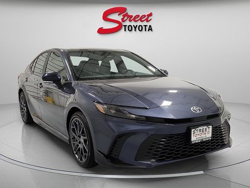 Used 2026 Toyota Camry SE w/ Convenience Package FWD image 5