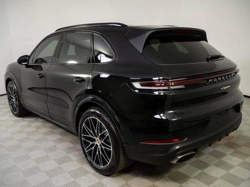 Certified 2024 Porsche Cayenne image 3