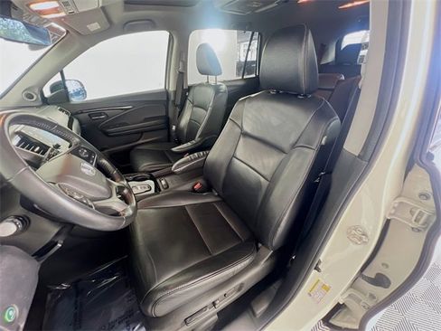 Used 2019 Honda Pilot Touring image 9