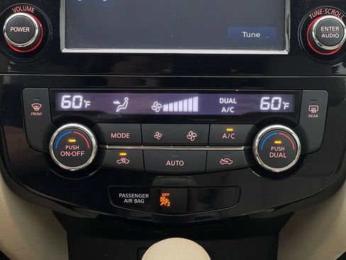 Used 2015 Nissan Rogue SL w/ SL Premium Package AWD/4WD image 28