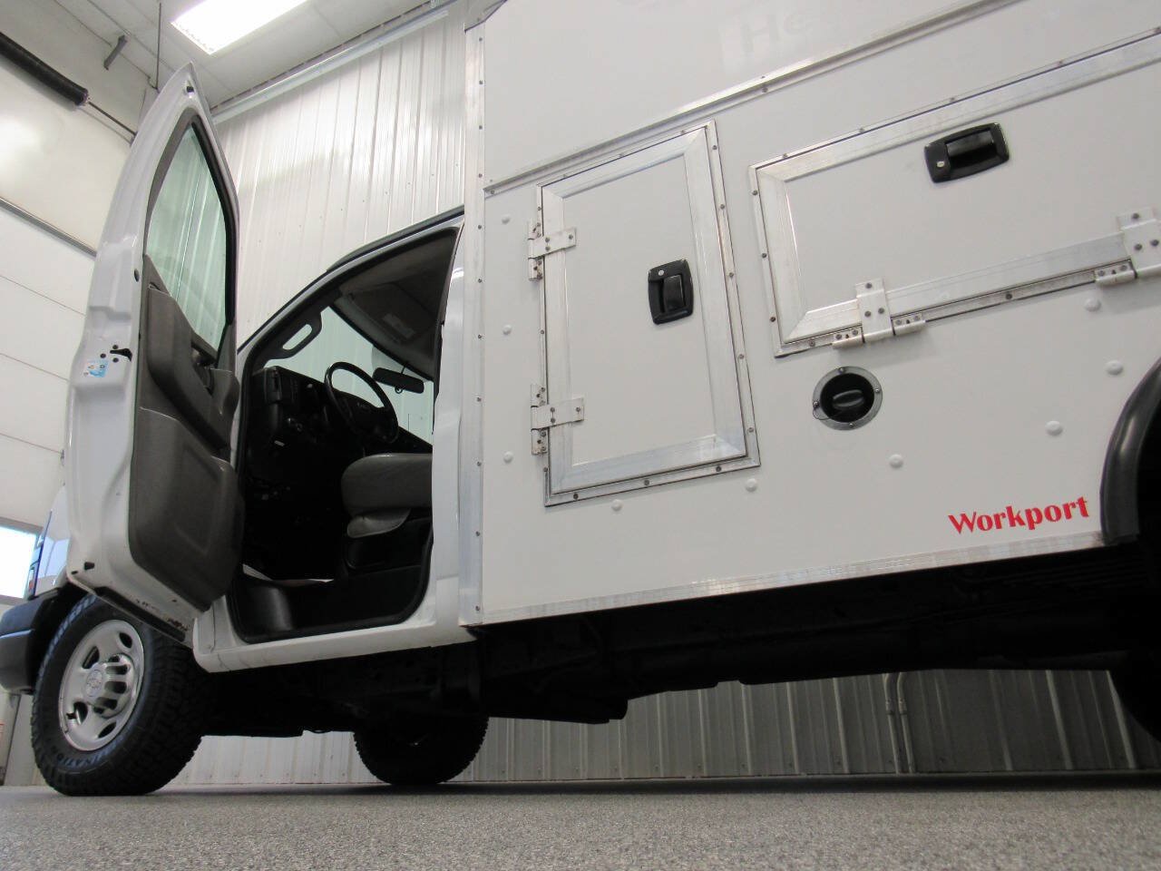 Used 2020 Chevrolet Express 3500 w/ Power Convenience Package RWD image 34