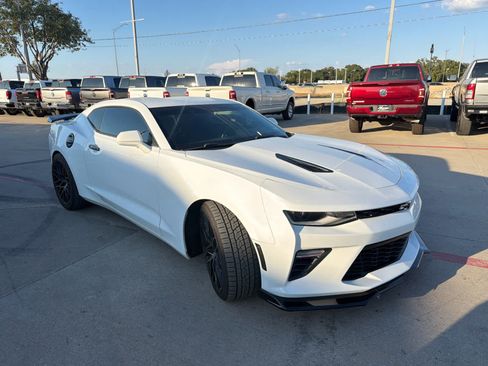 Used 2018 Chevrolet Camaro SS RWD image 5