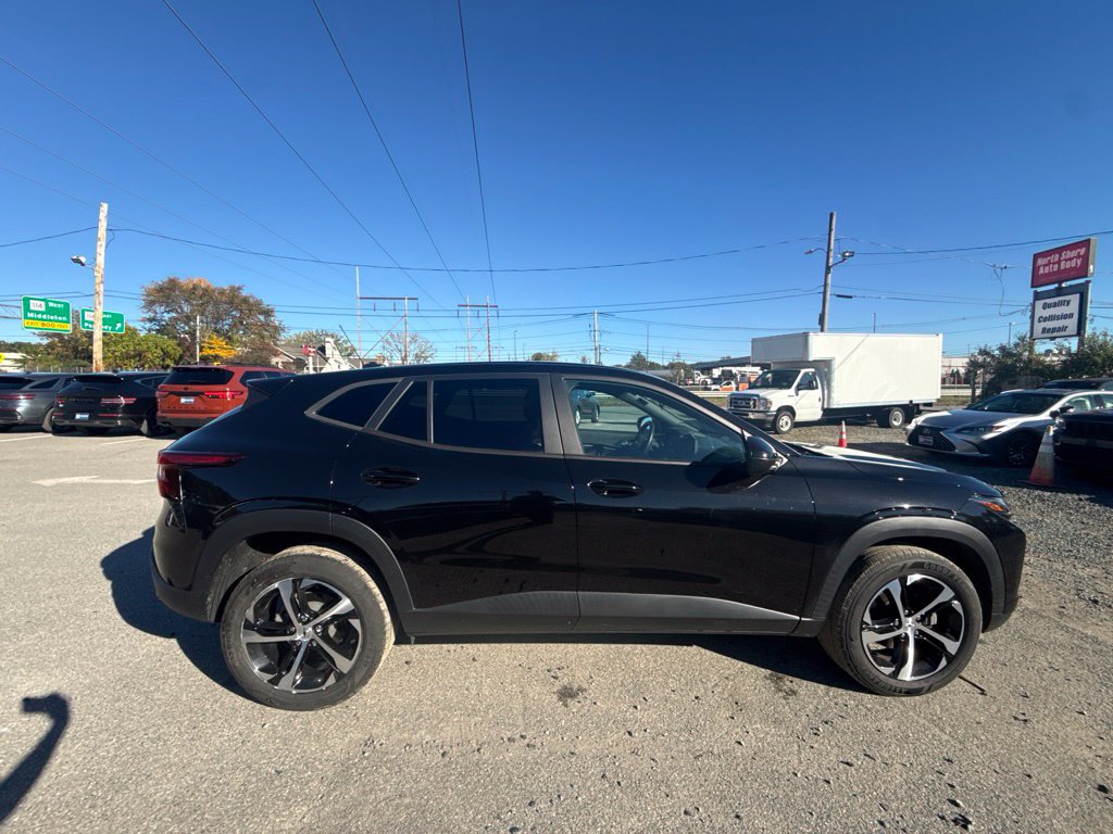 Used 2024 Chevrolet Trax RS w/ Driver Confidence Package FWD image 5