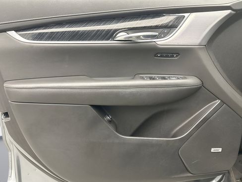 Used 2022 Cadillac XT6 Premium Luxury image 9