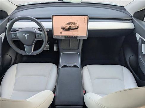 Used 2022 Tesla Model Y Performance image 16