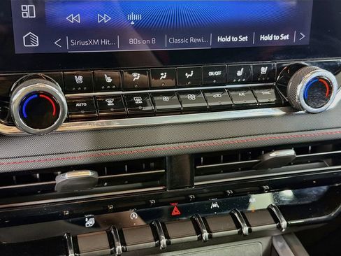 Used 2023 Chevrolet Colorado Z71 w/ Z71 Convenience Package 2 AWD/4WD image 17