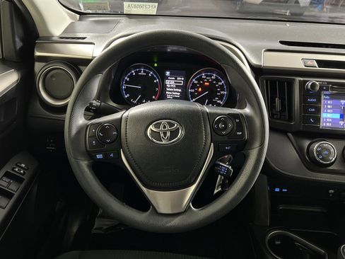 Used 2018 Toyota RAV4 LE image 16