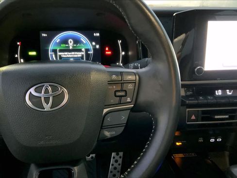 Used 2025 Toyota Camry SE FWD image 22