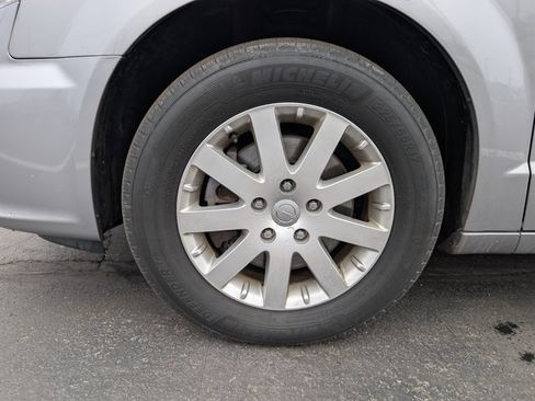 Used 2015 Chrysler Town & Country Touring w/ Driver Convenience Group image 30