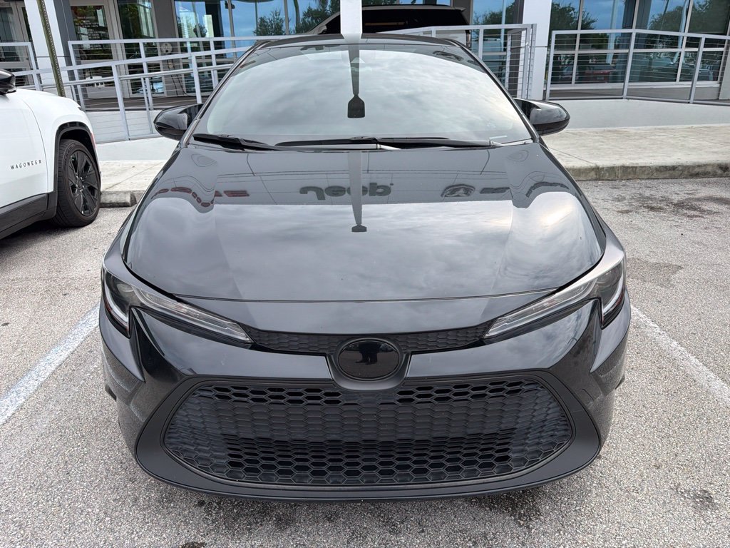 Used 2021 Toyota Corolla LE FWD image 3