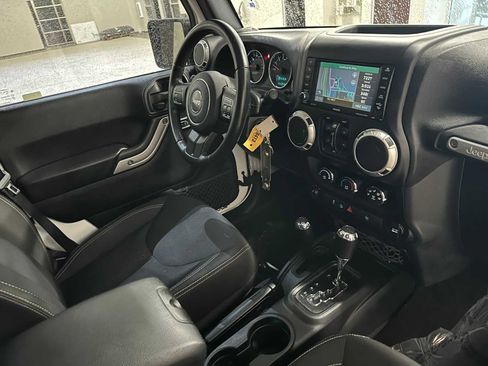 Used 2017 Jeep Wrangler Unlimited Sahara image 27