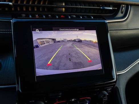 Used 2023 Jeep Grand Cherokee L Laredo image 25