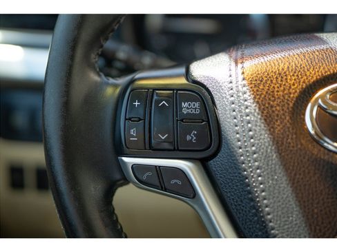 Used 2017 Toyota Highlander XLE FWD image 15