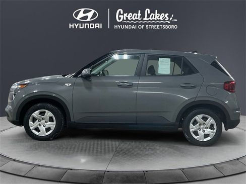 Used 2020 Hyundai Venue SE image 2