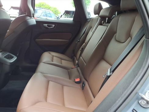 Used 2023 Volvo XC60 B5 Plus w/ Climate Package AWD/4WD image 16