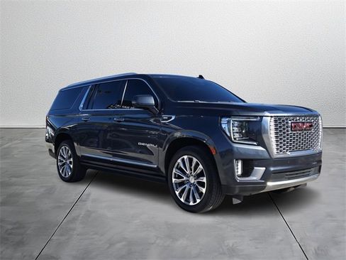 Used 2021 GMC Yukon XL Denali w/ Denali Premium Package image 6