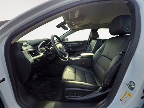 Used 2018 Chevrolet Impala LT image 9