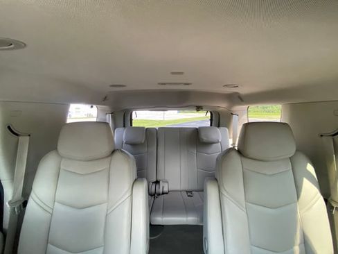 Used 2017 Cadillac Escalade Luxury AWD/4WD image 34