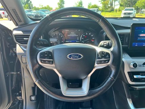 Used 2021 Ford Explorer XLT w/ Equipment Group 202A AWD/4WD image 17