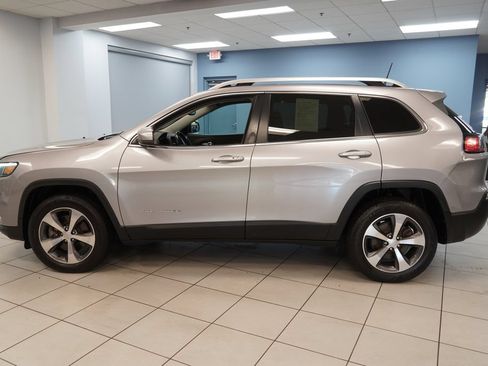 Used 2019 Jeep Cherokee Limited AWD/4WD image 2