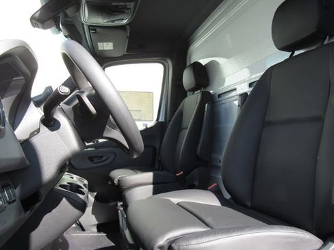 Used 2023 Mercedes-Benz Sprinter 3500 image 13