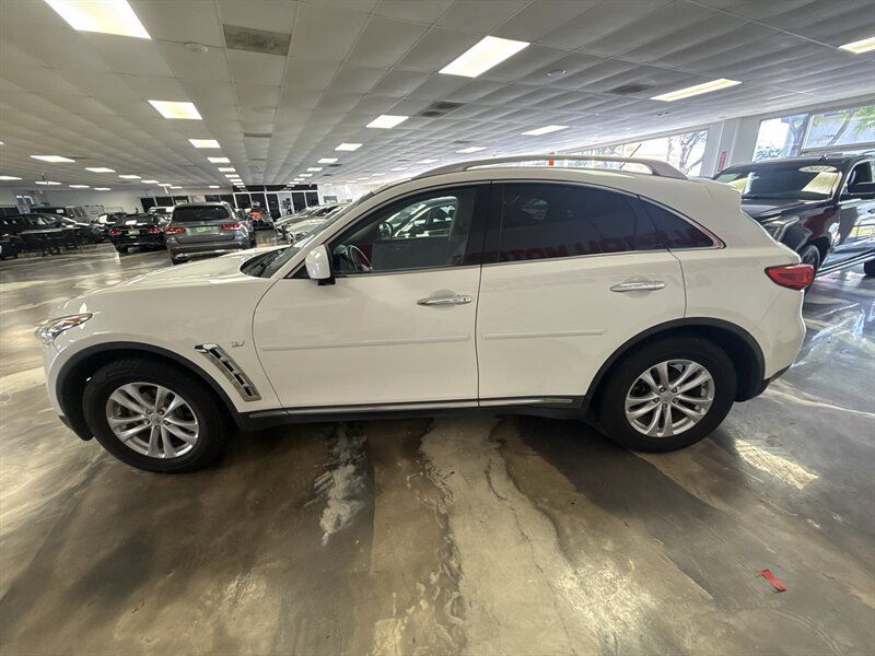 Used 2017 INFINITI QX70 AWD w/ Premium Package image 4