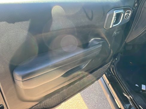 Used 2024 Jeep Wrangler Unlimited Rubicon w/ Convenience Group image 14