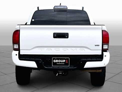 Used 2019 Toyota Tacoma TRD Off-Road w/ Technology Package image 10