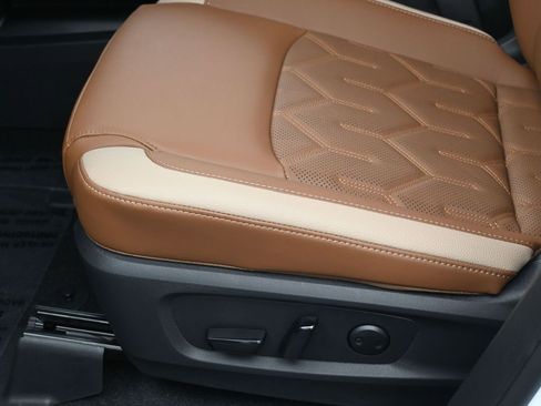 New 2026 Nissan Pathfinder Platinum AWD/4WD image 16