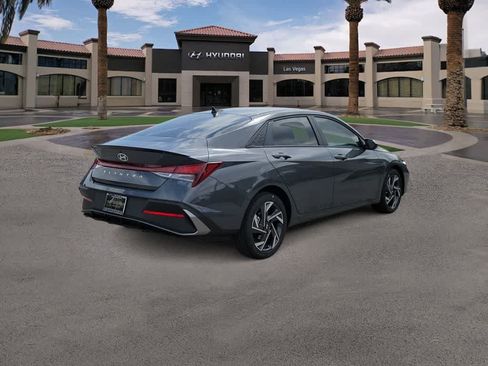 Used 2025 Hyundai Elantra Sport FWD image 8