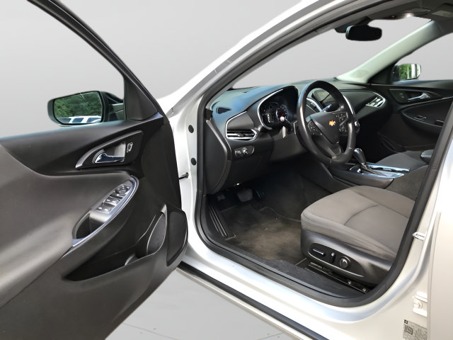 Used 2018 Chevrolet Malibu LT w/ Redline Edition FWD image 10