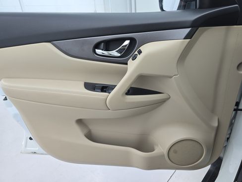 Used 2014 Nissan Rogue S image 24