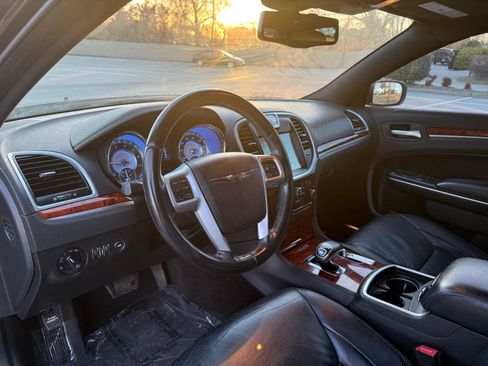 Used 2014 Chrysler 300 AWD w/ Driver Convenience Group image 15