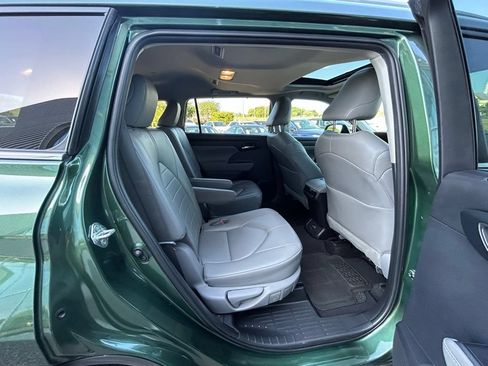 Used 2023 Toyota Highlander XLE FWD image 52