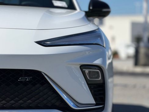 Used 2024 Buick Envista Sport Touring image 13