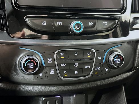 Used 2023 Chevrolet Traverse LT image 15