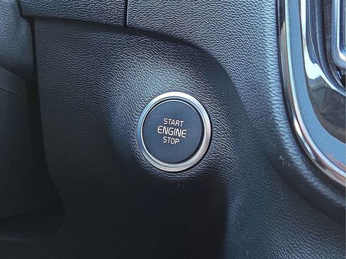 Certified 2023 Volvo XC40 B5 Plus w/ Protection Package Premier image 32