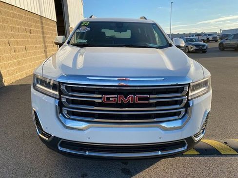 Used 2023 GMC Acadia SLE w/ Driver Convenience Package image 3