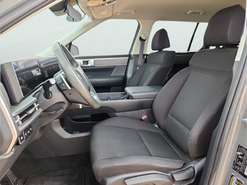 Used 2025 Hyundai Santa Fe SE FWD image 16
