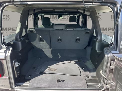 Used 2025 Jeep Wrangler Unlimited Sahara image 27